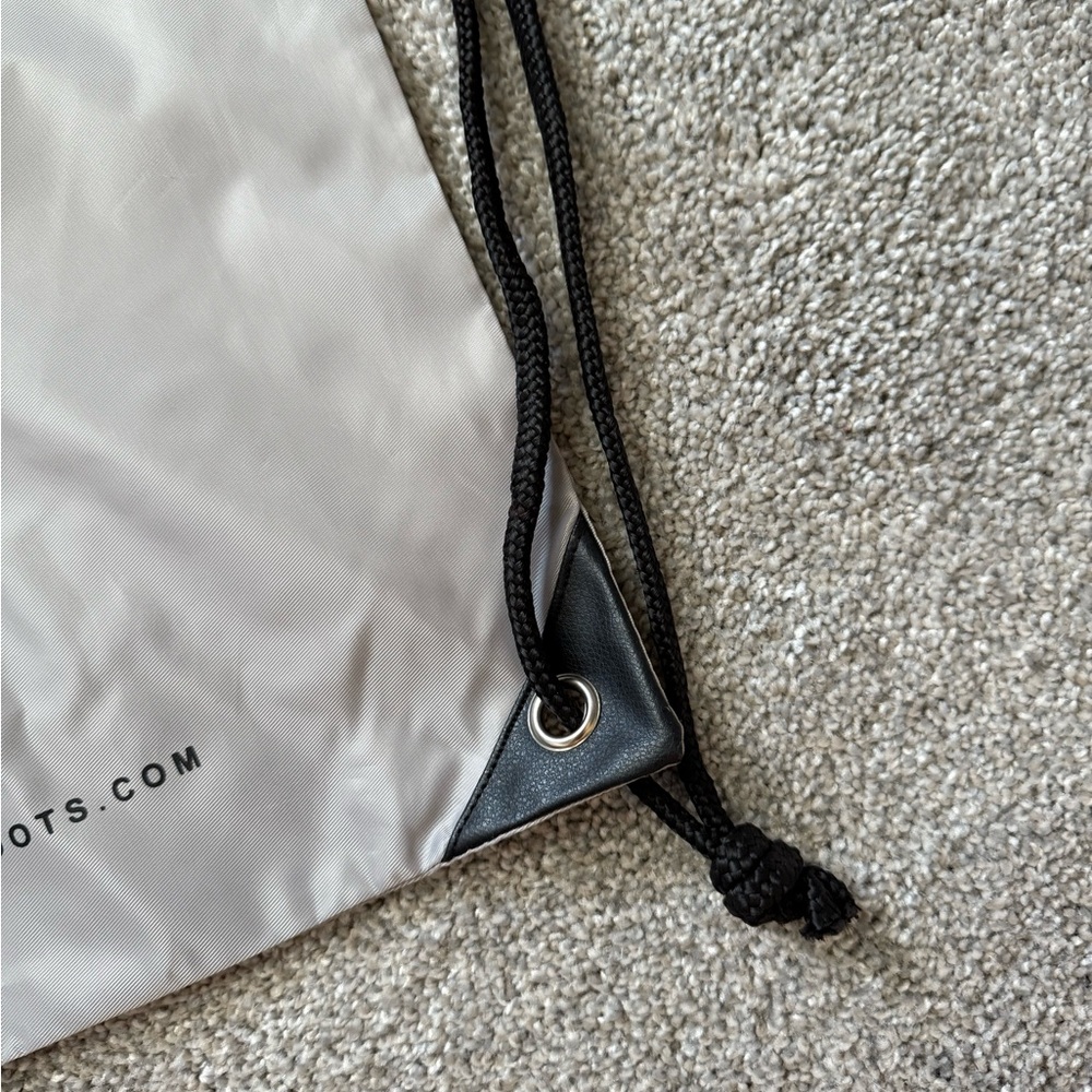 Hunter Silver Drawstring Backpack - Picture 2 of 3